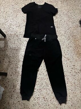 Figs scrub set black XS top S/P bottom joggers